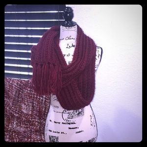 FOREVER 21 BURGUNDY SCARF 🧣
